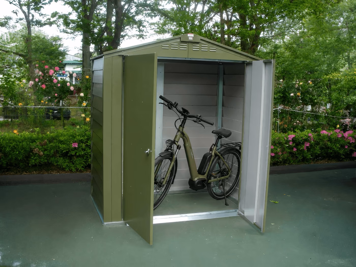 電動アシスト自転車をメタル収納庫に保管した例