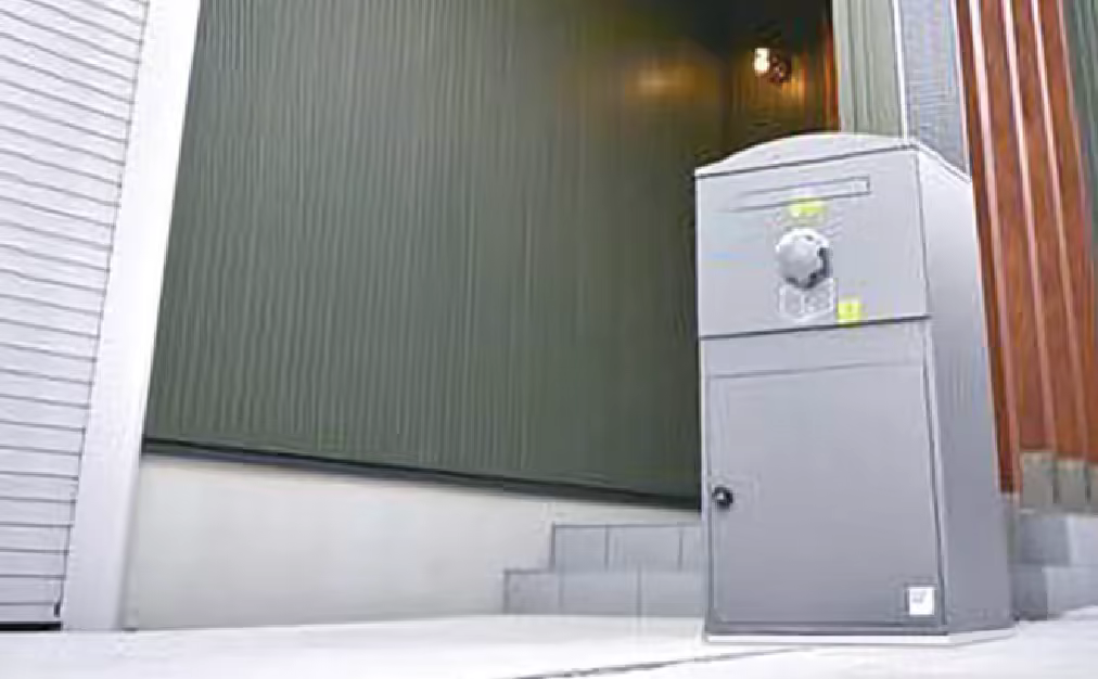 施工事例を更新しました | unbehome様邸／宅配ボックス Brizebox Ex-Large グレー
