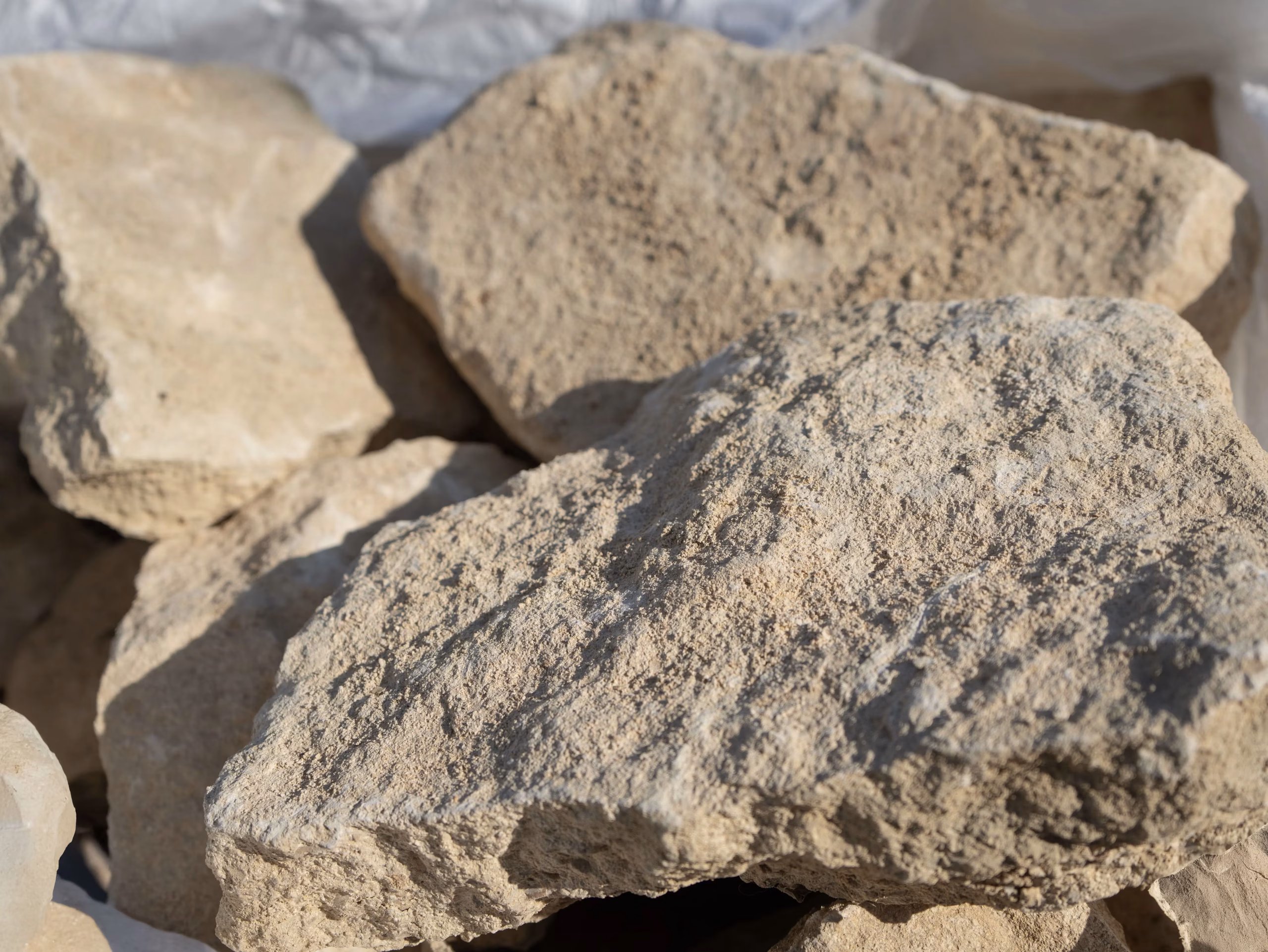 ボウクスのイギリスのコッツウォルズ地方でしか採れない貴重な天然石COTSWOLD STONEを使った空間。