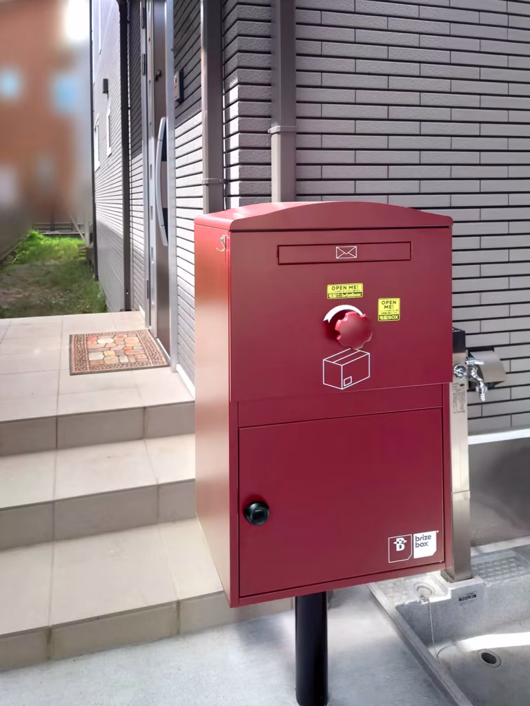 施工事例を更新しました｜M様邸／宅配ボックス Brizebox Large Size ボルドー：ポール施工
