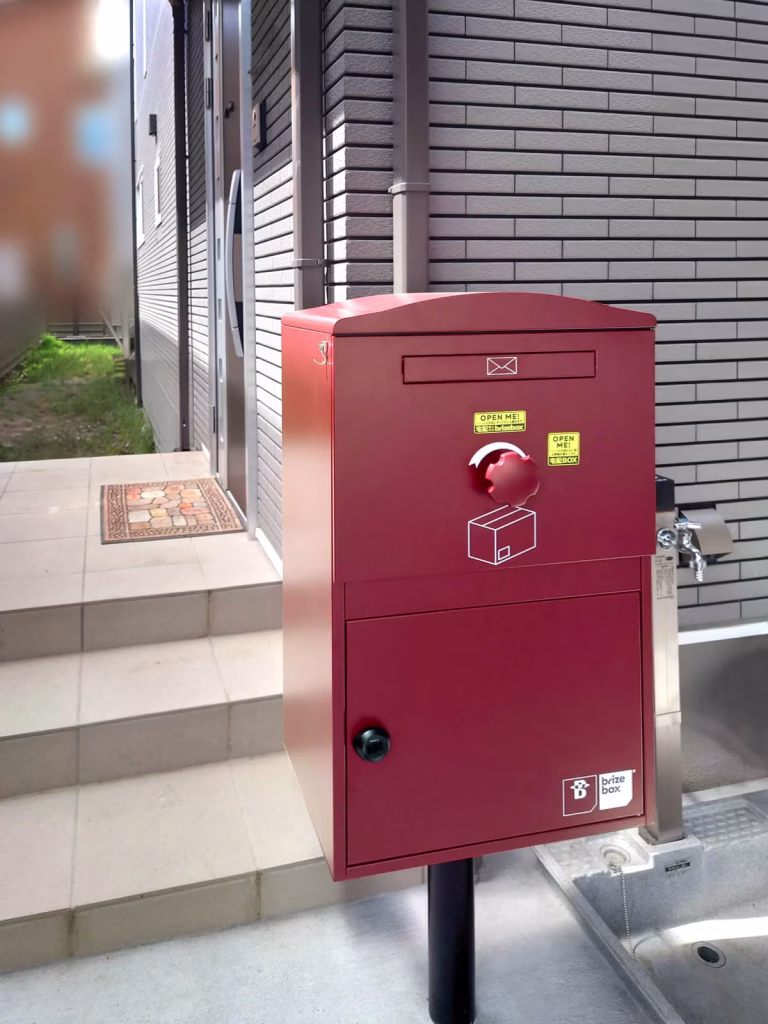 M様邸／宅配ボックス Brizebox Large Size ボルドー：ポール施工
