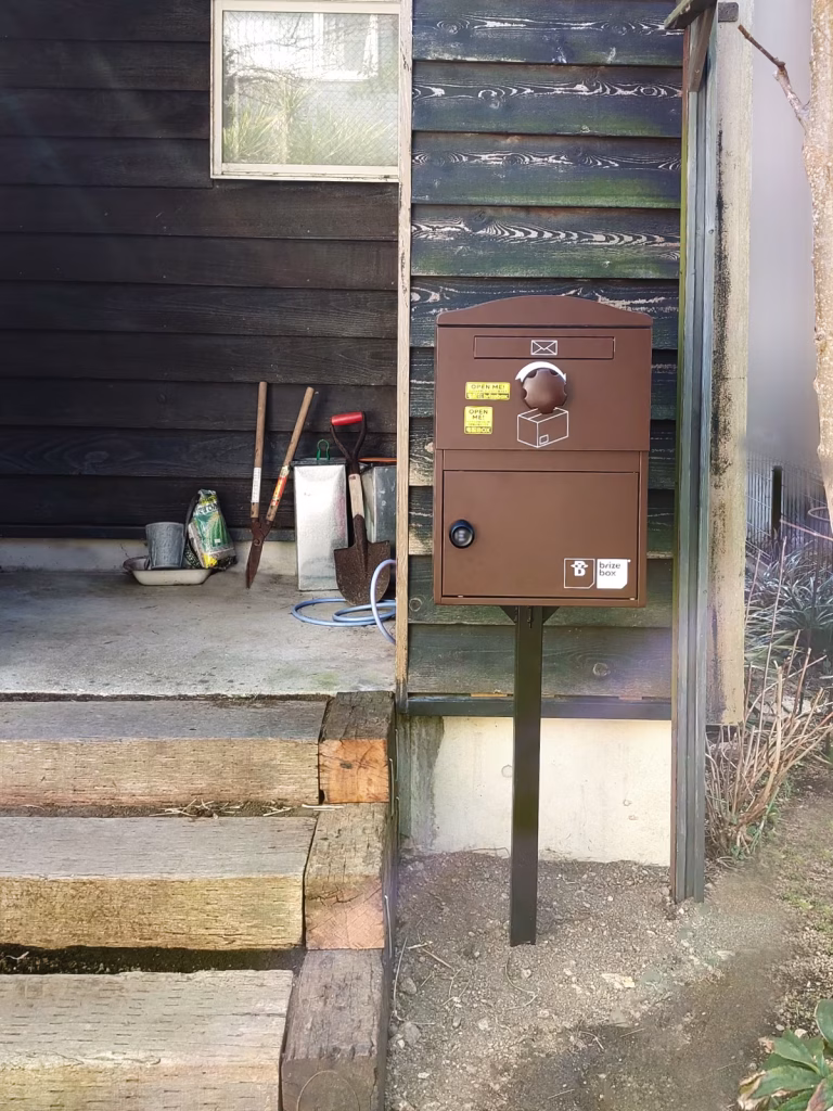 umiinu様邸／宅配ボックス Brizebox Standard ショコラ